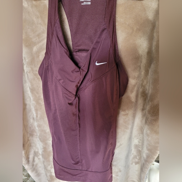 Nike fit dry xs workout tank with built in bra - Picture 5 of 5